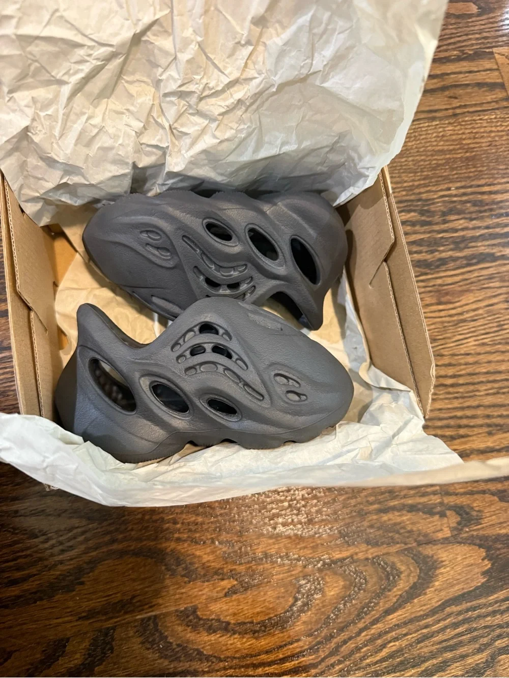 Yeezy Foam RNNR Kids Slippers in Black
